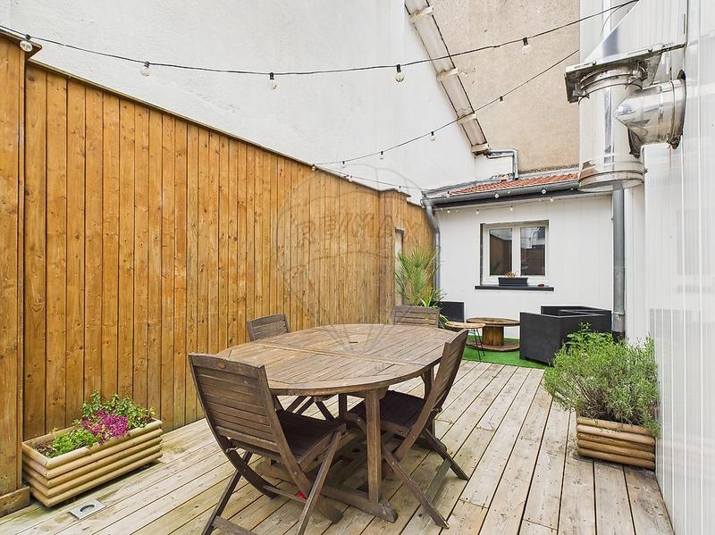 Maison - 233 m² - 8 pièces