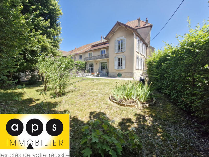 Maison - 200 m² - 8 pièces