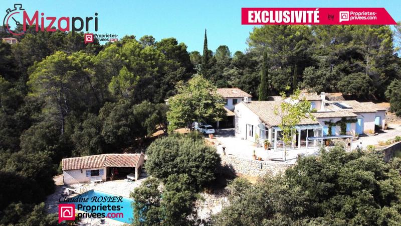 Propriété - 225 m² - 10 pièces