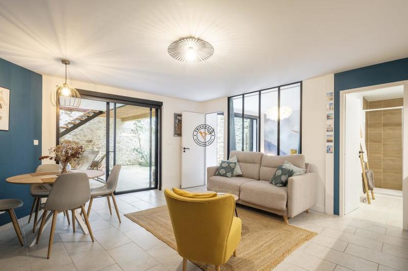 Maison - 252 m² - 9 pièces