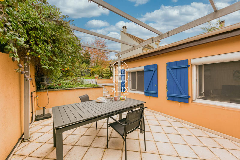 Maison traditionnelle - 75 m² - 4 pièces