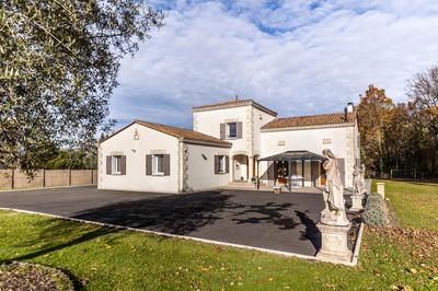 Villa - 232 m² - 8 pièces