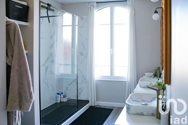 Maison - 235 m² - 6 pièces