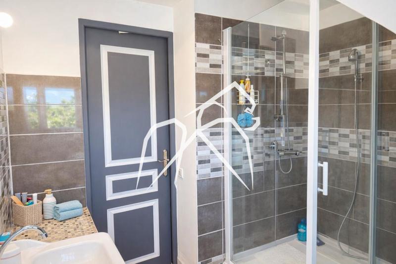 Maison ancienne - 221 m² - 8 pièces