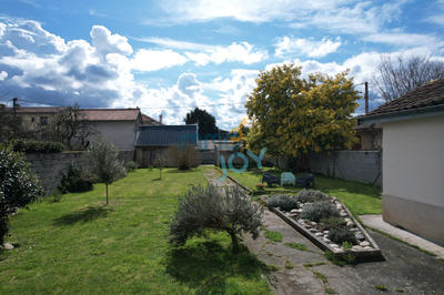 Maison - 212 m² - 8 pièces