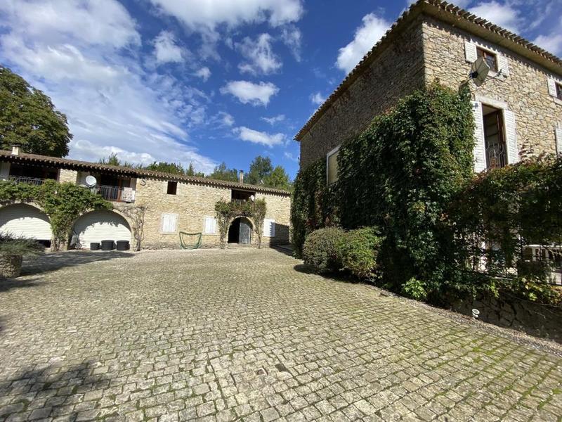 Maison de maîtres - 686 m² - 20 pièces