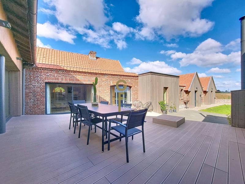 Maison - 255 m² - 7 pièces