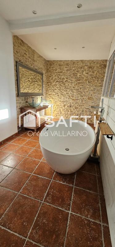 Maison - 202 m² - 8 pièces