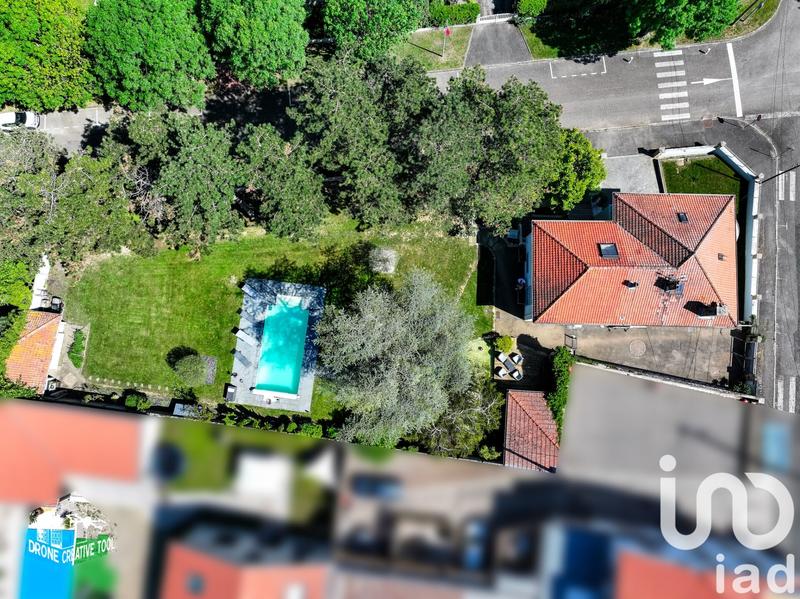 Maison - 250 m² - 10 pièces