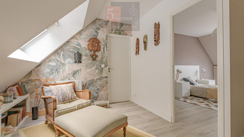 Maison - 300 m² - 8 pièces