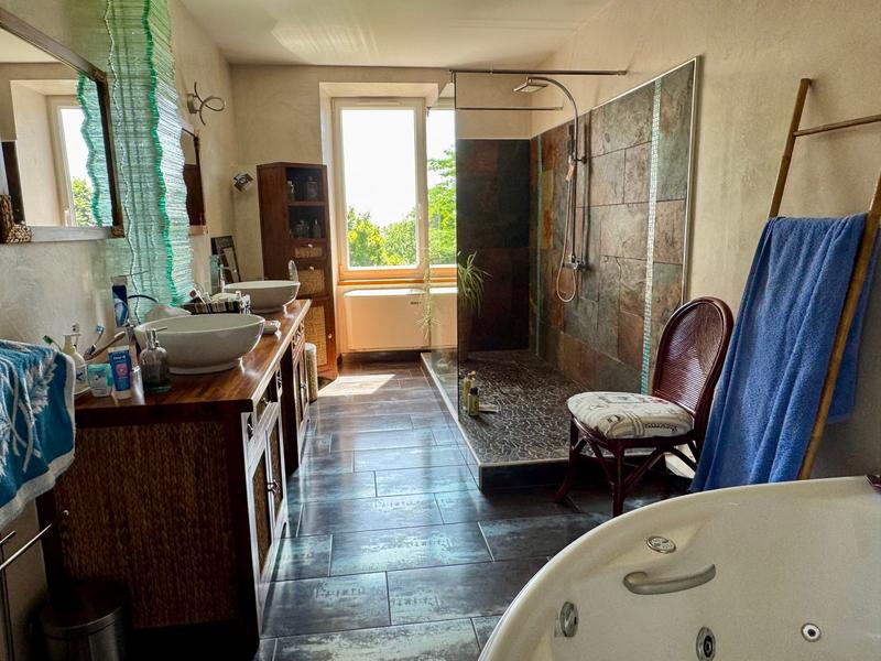 Maison - 210 m² - 6 pièces