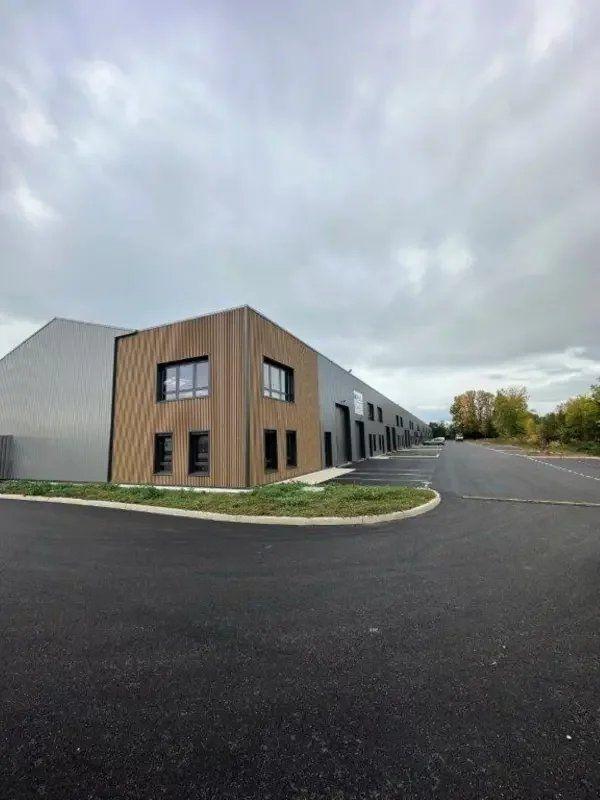 Bureau - 234 m² - 1 pièce