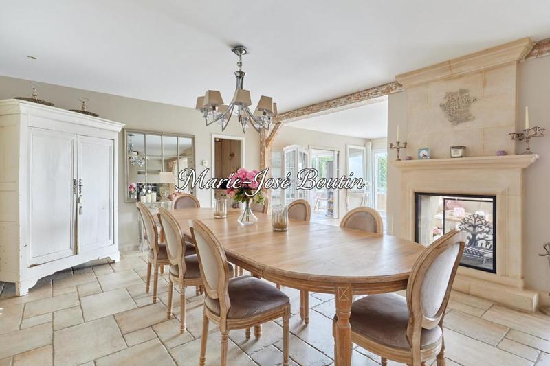 Maison - 230 m² - 7 pièces