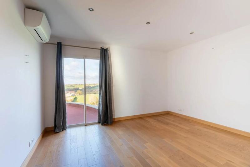 Maison d'architecte - 320 m² - 9 pièces