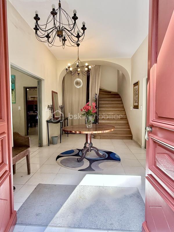 Demeure - 641 m² - 17 pièces