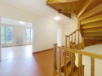 Maison - 232 m² - 9 pièces