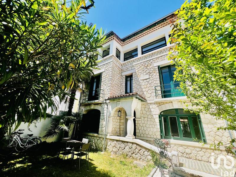 Maison - 333 m² - 12 pièces