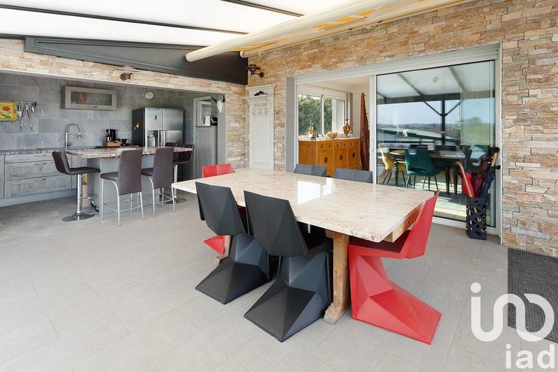 Maison - 210 m² - 7 pièces