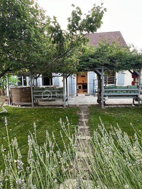 Maison traditionnelle - 166 m² - 8 pièces