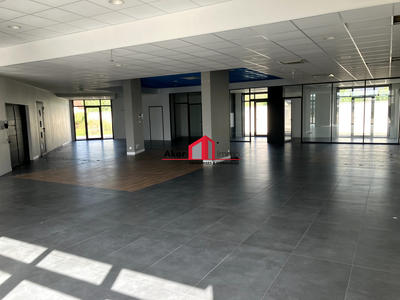 Local commercial - 330 m² - 2 pièces