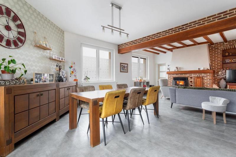 Maison - 210 m² - 8 pièces