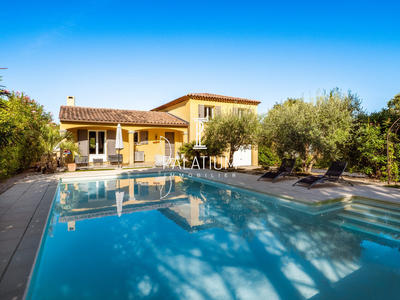 Maison traditionnelle - 98 m² - 4 pièces