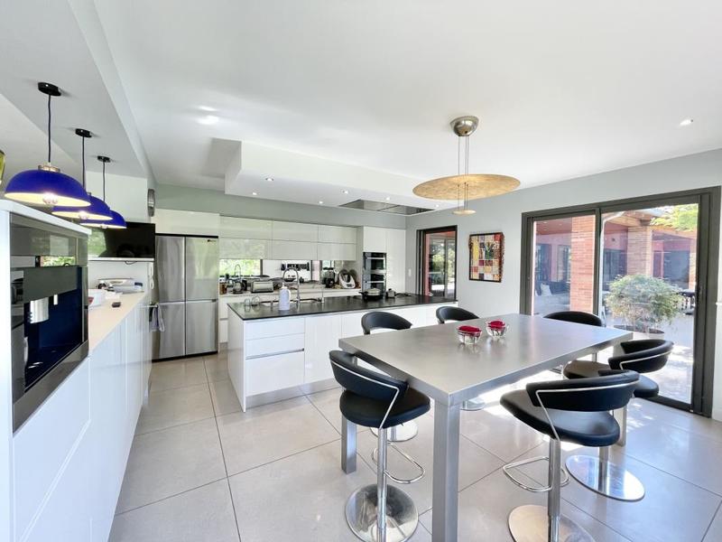 Propriété - 424 m² - 10 pièces