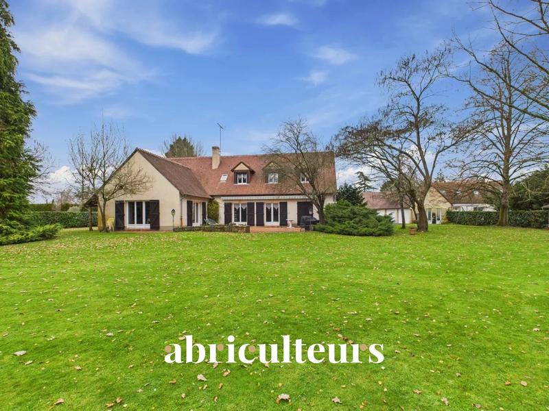 Propriété - 260 m² - 8 pièces