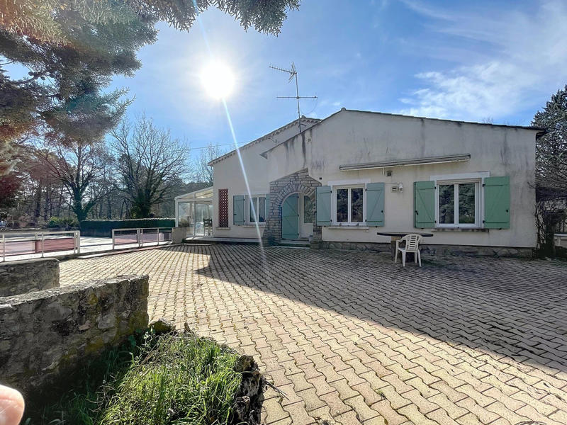 Maison - 200 m² - 7 pièces