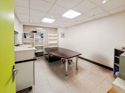 Local commercial - 100 m² - 3 pièces
