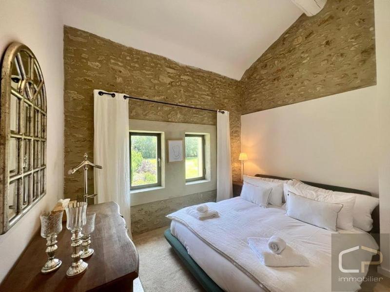 Mas - 500 m² - 12 pièces