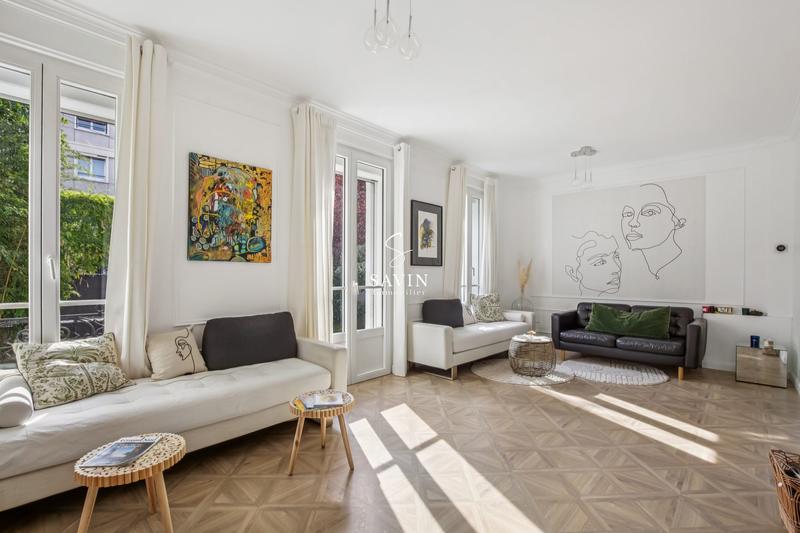 Maison - 247 m² - 8 pièces