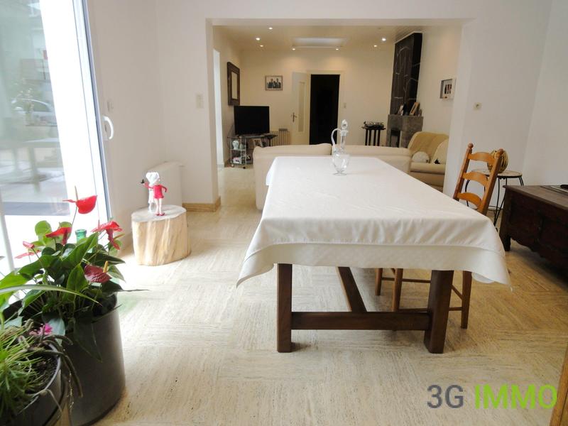 Maison - 235 m² - 9 pièces