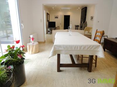 Maison - 235 m² - 9 pièces