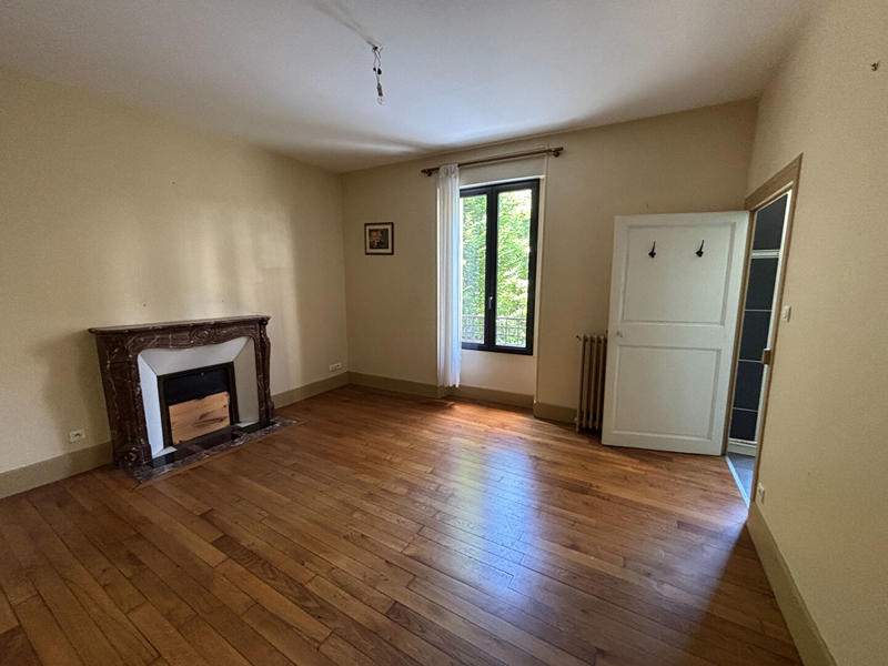 Maison - 220 m² - 8 pièces