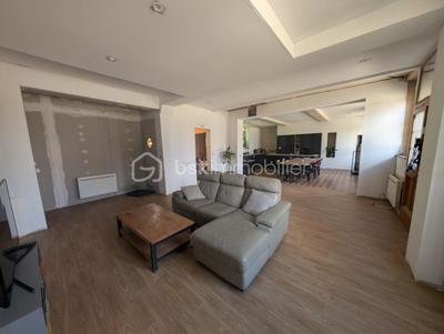 Maison - 238 m² - 7 pièces