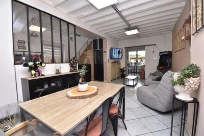 Maison traditionnelle - 94 m² - 5 pièces