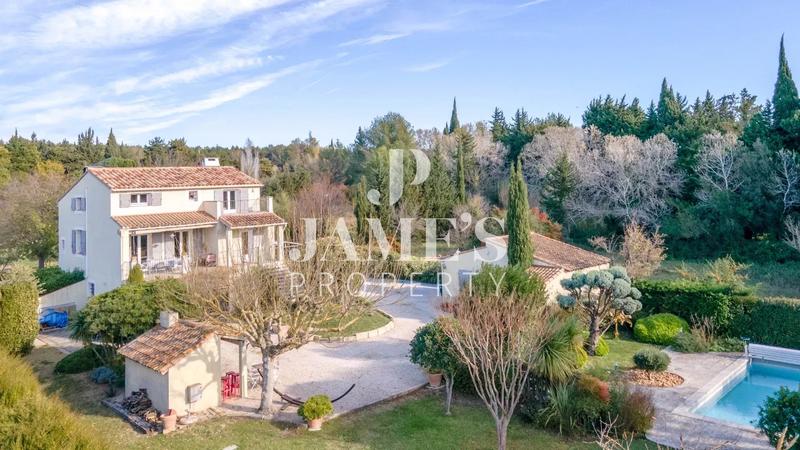 Maison - 210 m² - 8 pièces