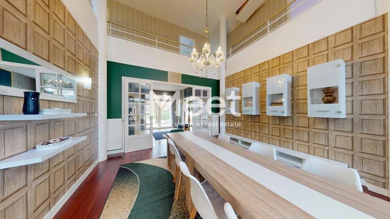 Maison d'architecte - 420 m² - 9 pièces