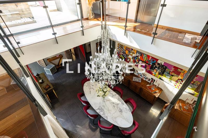 Villa - 252 m² - 6 pièces