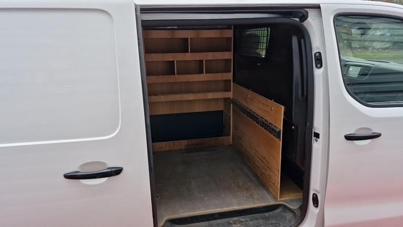 Citroën Jumpy Fourgon m bluehdi 120 ss bvm6 driver 300 nm