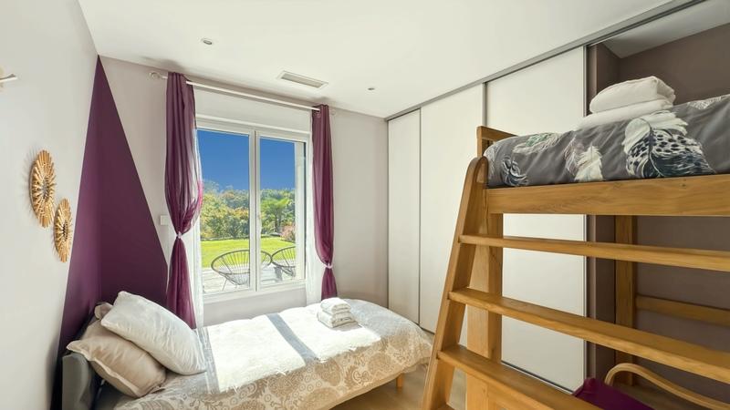 Maison - 300 m² - 10 pièces