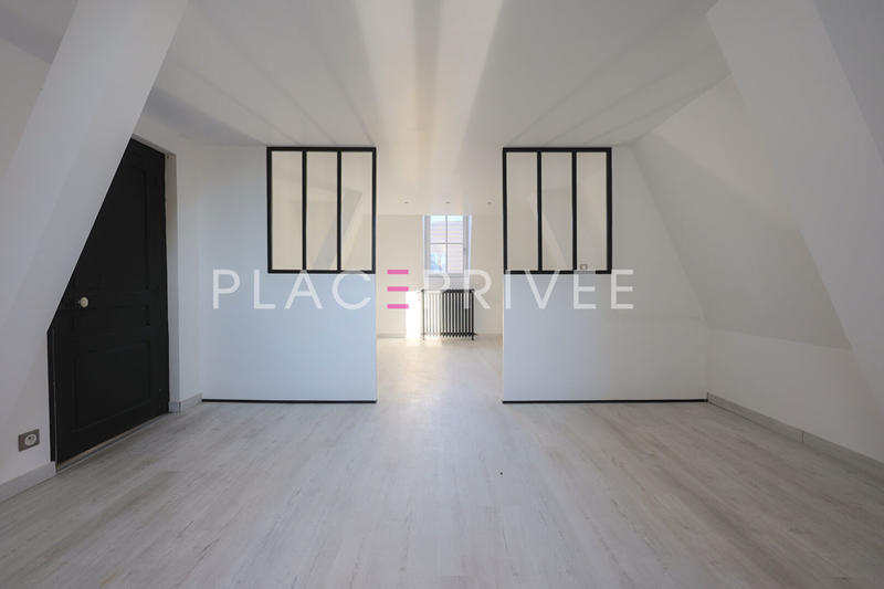 Demeure - 365 m² - 12 pièces