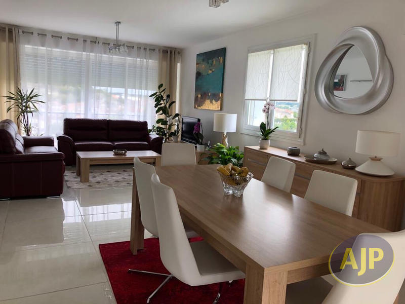 Appartement - 90 m² - 4 pièces