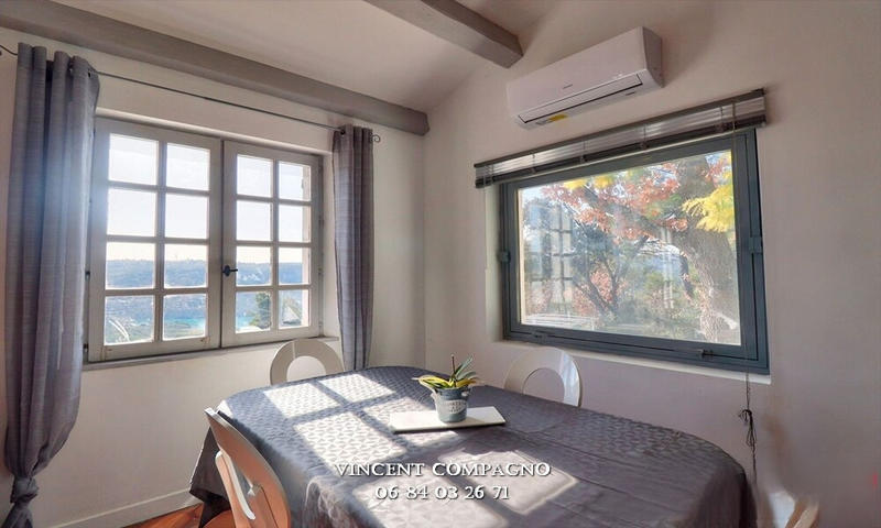 Maison - 230 m² - 10 pièces