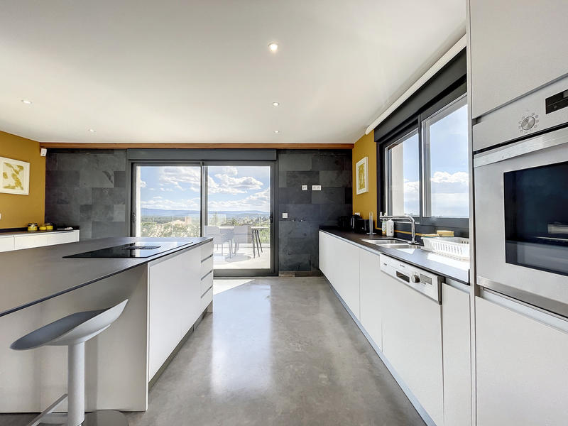 Villa - 300 m² - 6 pièces