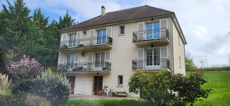 Maison - 272 m² - 10 pièces
