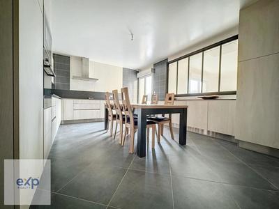 Maison - 234 m² - 10 pièces