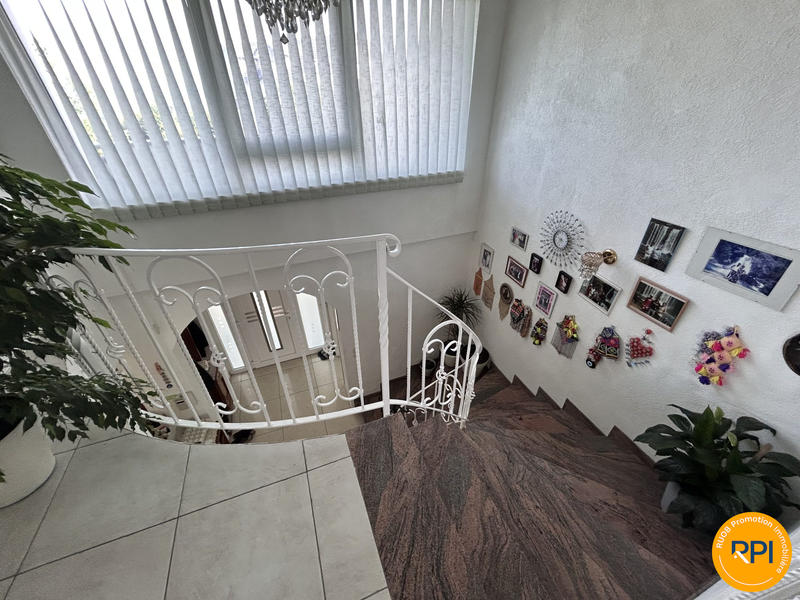 Maison - 335 m² - 7 pièces