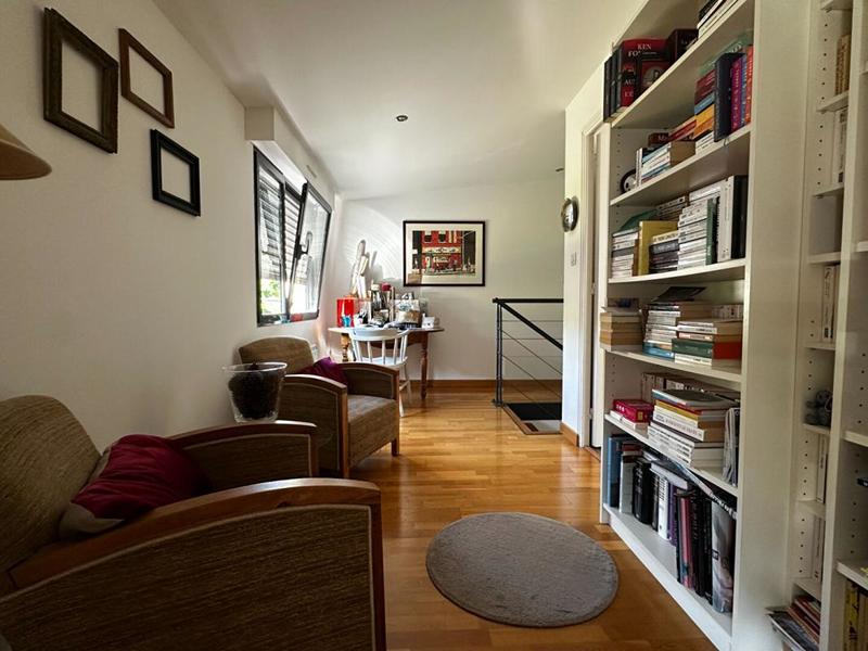 Maison - 210 m² - 6 pièces